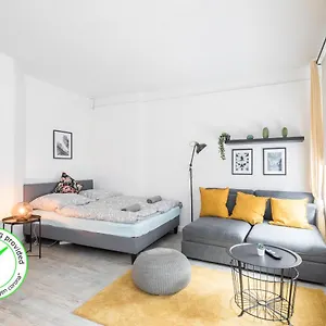 https://freshly-renovated-2br-apartment-15bthr.hamburg-hotels-de.com